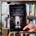 EL LIBRO NEGRO DE LAS HORAS SERIE KRAKEN DE EVA GARCIA SAENZ DE URTURI